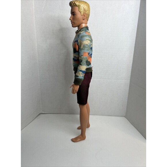 2016 Ken Doll With Outfit - Picture 5 of 6